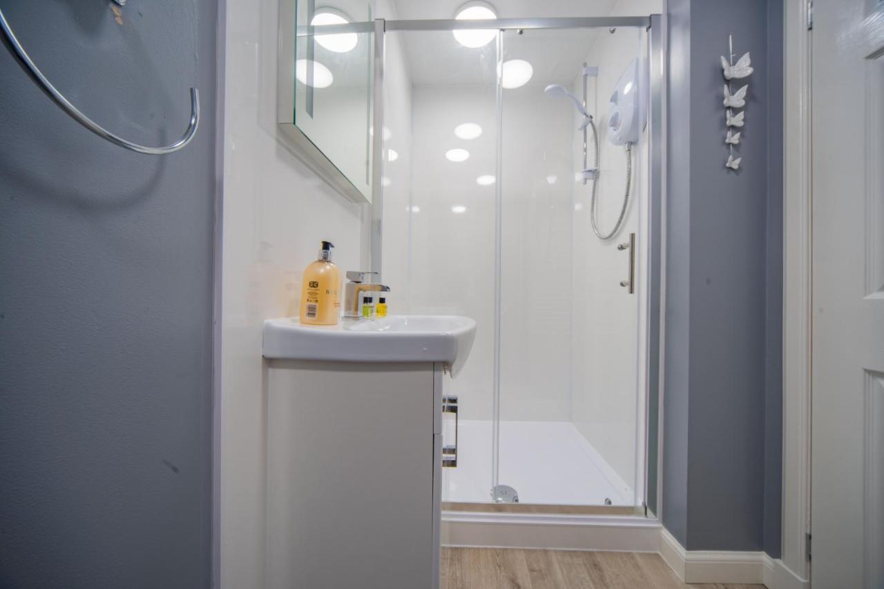 Double Ensuite Bedroom Near Edinburgh كيركالدي المظهر الخارجي الصورة
