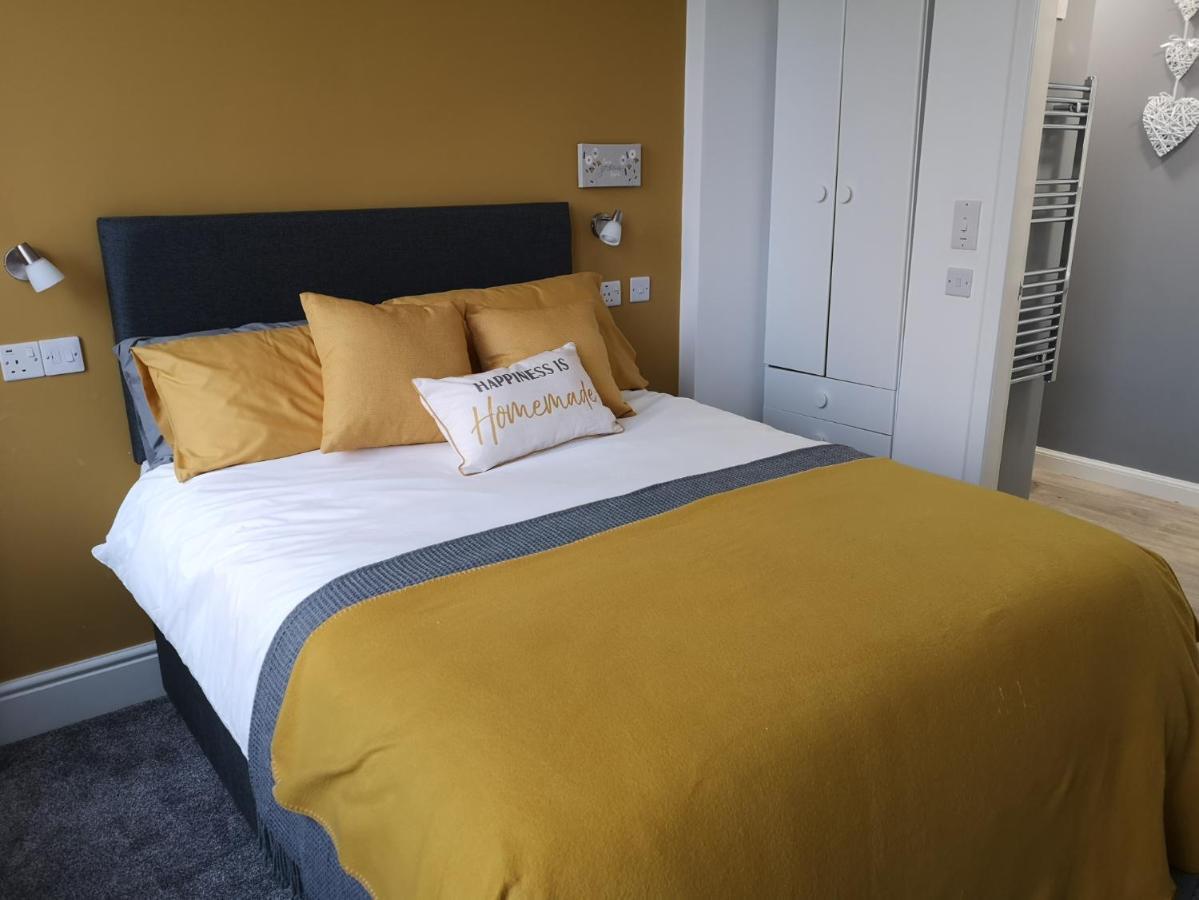 Double Ensuite Bedroom Near Edinburgh كيركالدي المظهر الخارجي الصورة