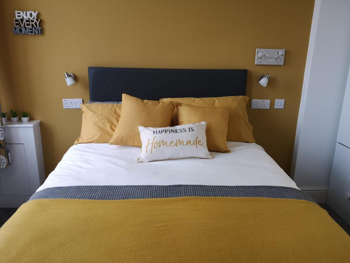 Double Ensuite Bedroom Near Edinburgh كيركالدي المظهر الخارجي الصورة